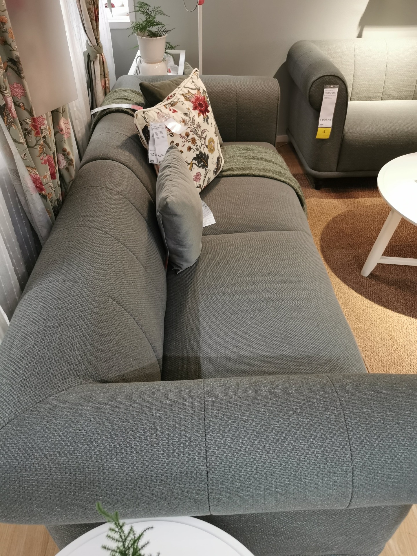 Stilfull design og komfort med Viskafors sofa fra IKEA